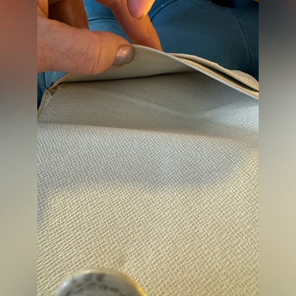 Louis Vuitton Epi kisslock/agenda BUNDLE - Picture 9 of 13